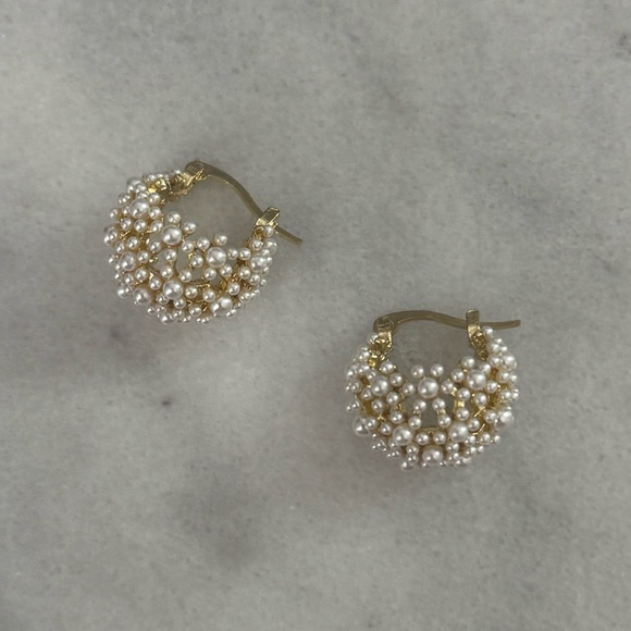 Gold Vintage Style Pearl Beaded Chunky Hoop Earrings 

Brand New - Picture 4 of 5